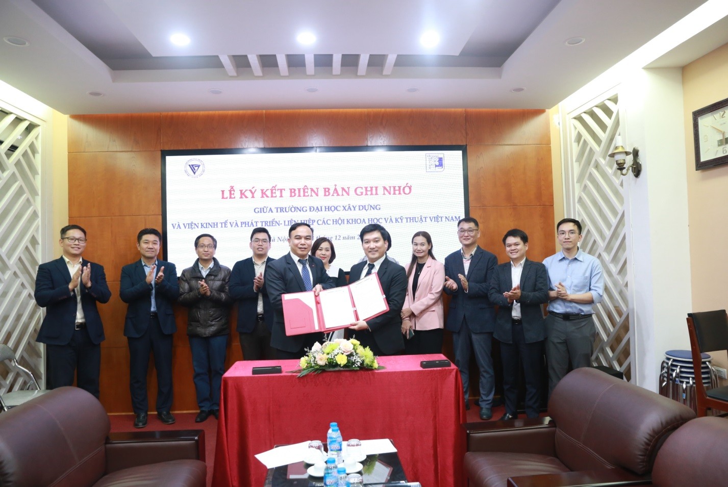 LỄ KÝ KẾT BIÊN BẢN GHI NHỚ GIỮA VIỆN KINH TẾ VÀ PHÁT TRIỂN (IED) VÀ TRƯỜNG ĐẠI HỌC XÂY DỰNG NGÀY 14/12/2020