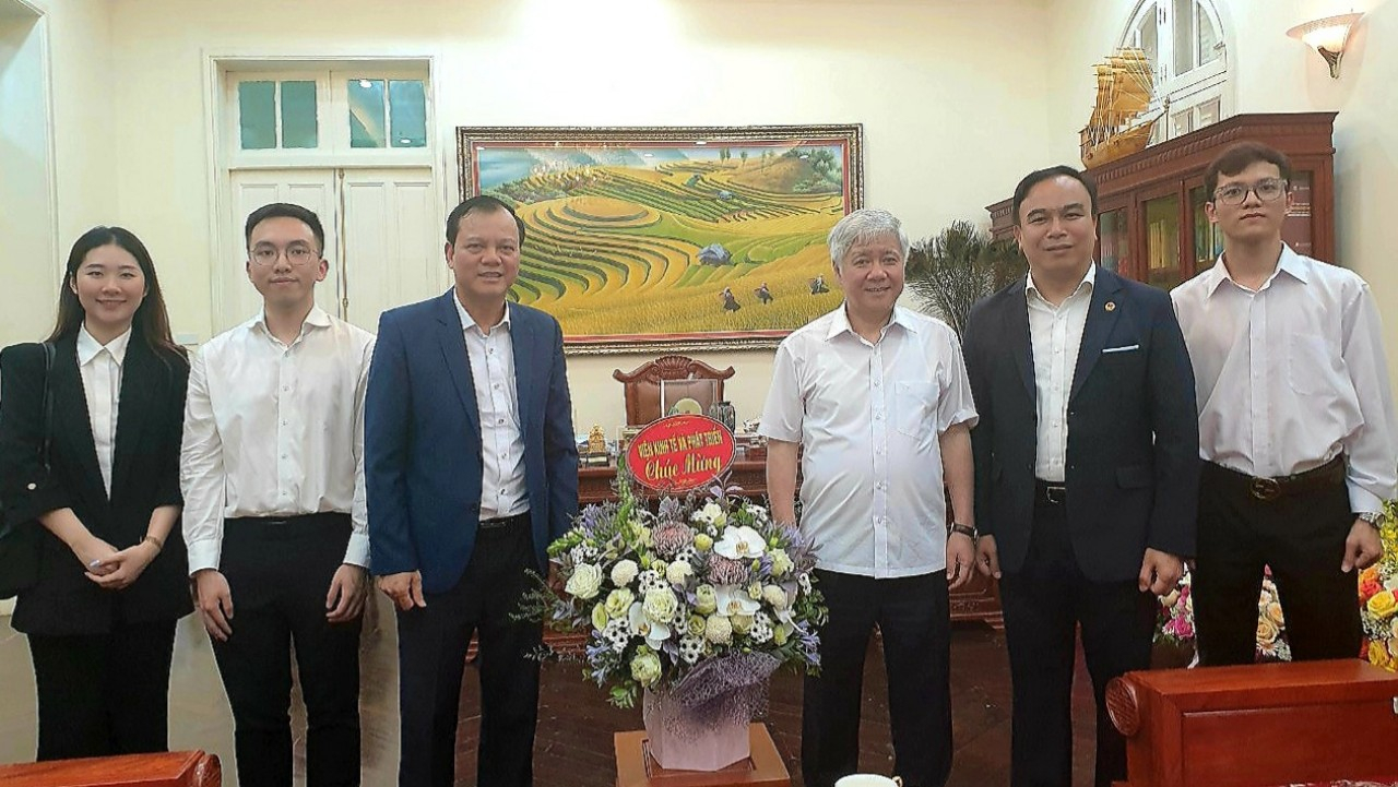 Đoàn Cán bộ Viện Kinh tế và Phát triển đến thăm và chúc mừng đồng chí Đỗ Văn Chiến, Bí thư TW Đảng, Chủ tịch Ủy Ban TW Mặt Trận Tổ Quốc Việt Nam