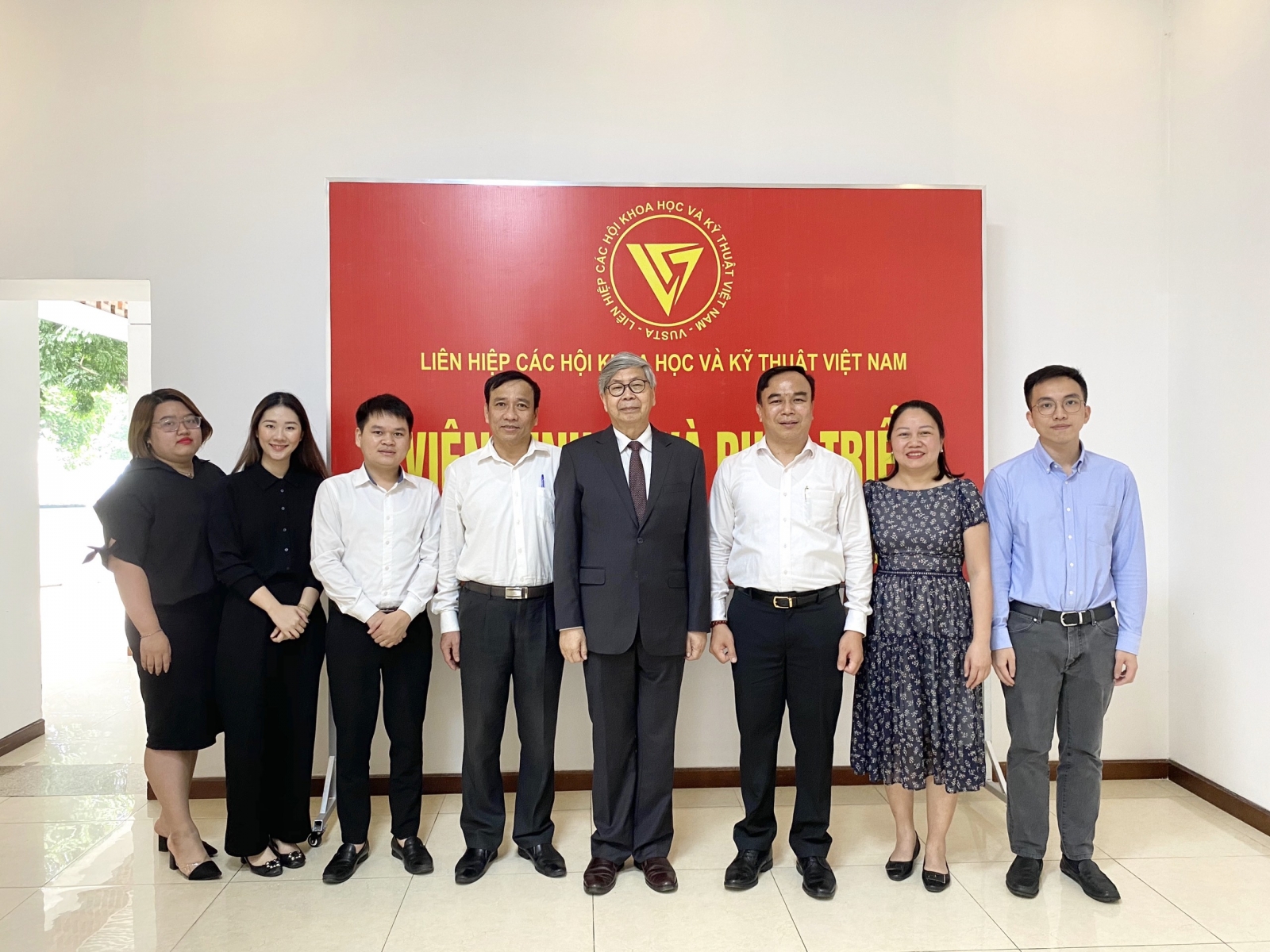 Đoàn lãnh đạo Liên Hiệp các Hội Khoa học và Kỹ thuật Việt Nam tới thăm Viện Kinh tế và Phát triển
